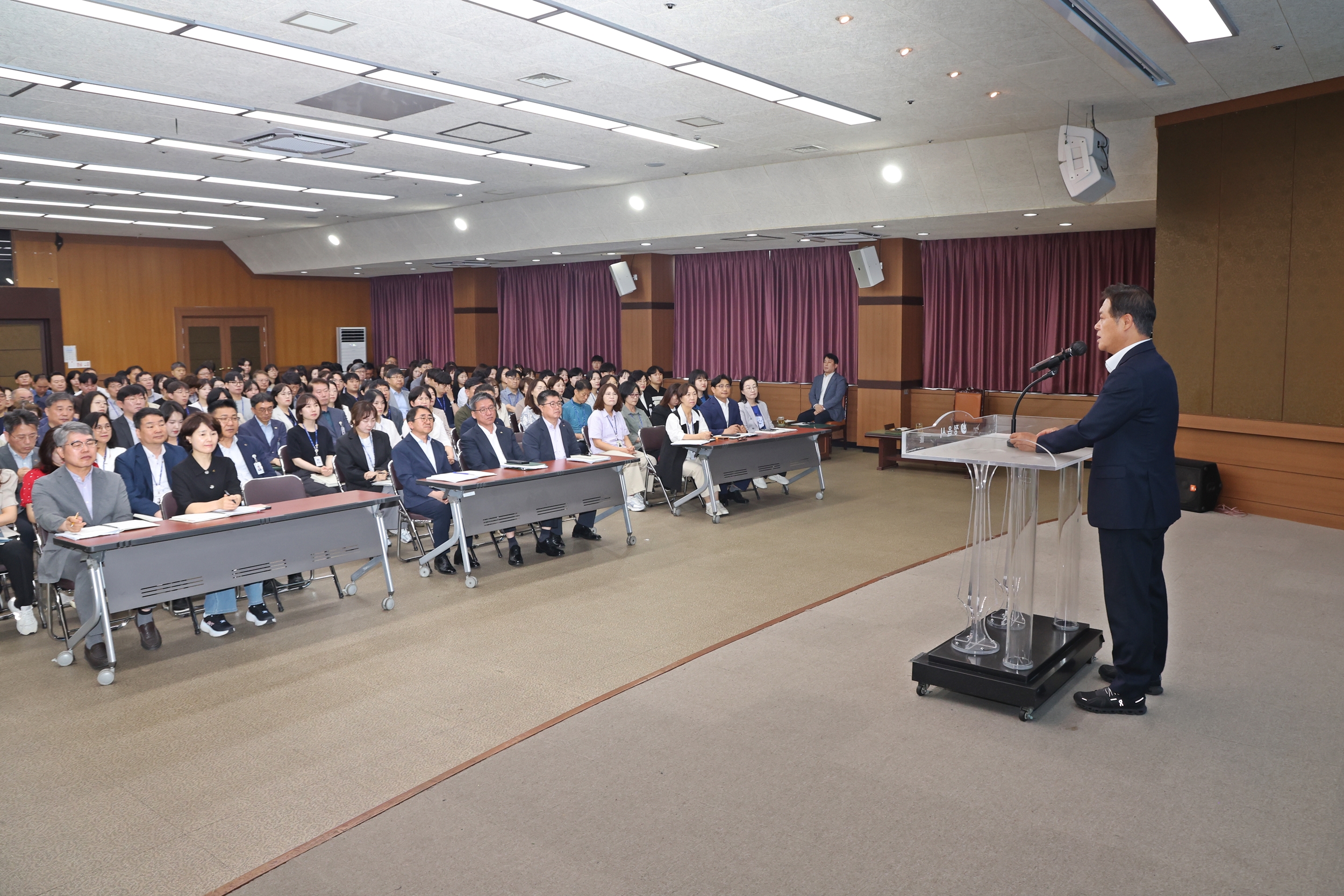 정읍시 공직자 한자리에… 이학수 시장 “재정 혁신 성과 이어 큰 발전 이끌자” (3)