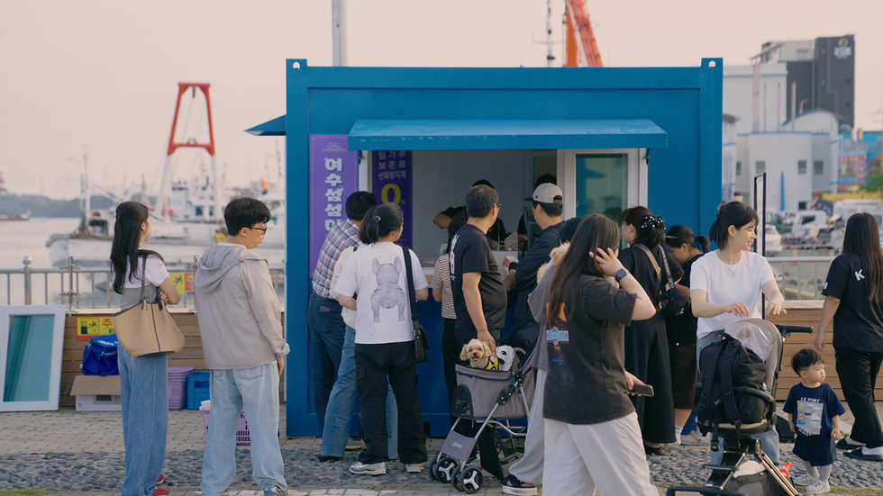 2-2 여수시, ‘국동항 한밤의 피크닉’ 첫 주말부터 인기… 3,000여 명 찾아.jpg