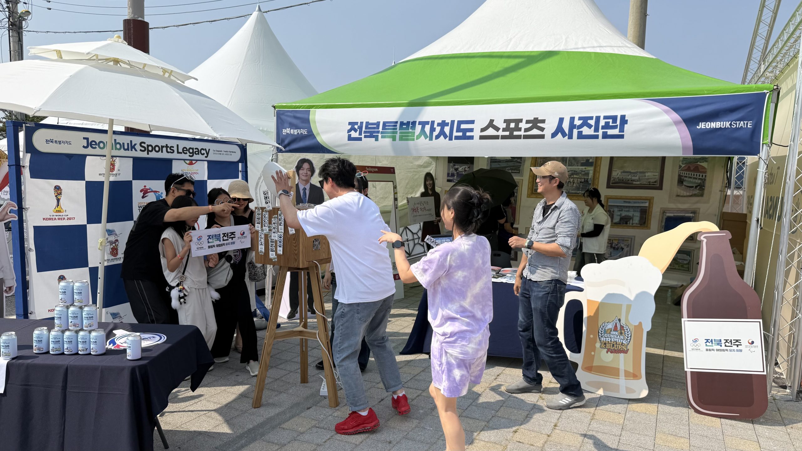 전북자치도, 군산맥주축제서‘전북 스포츠 사진관’운영…올림픽 유치 열기 확산 이미지(3)