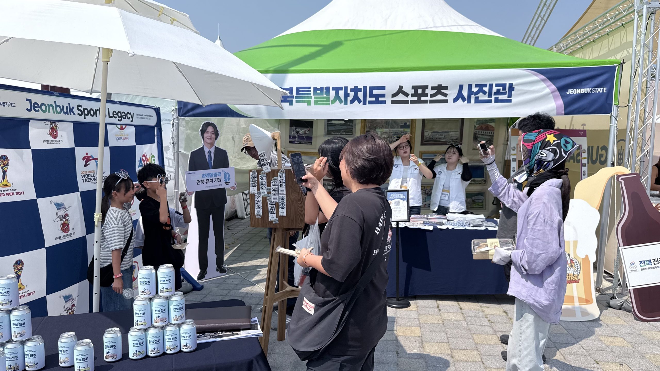 전북자치도, 군산맥주축제서‘전북 스포츠 사진관’운영…올림픽 유치 열기 확산 이미지(4)