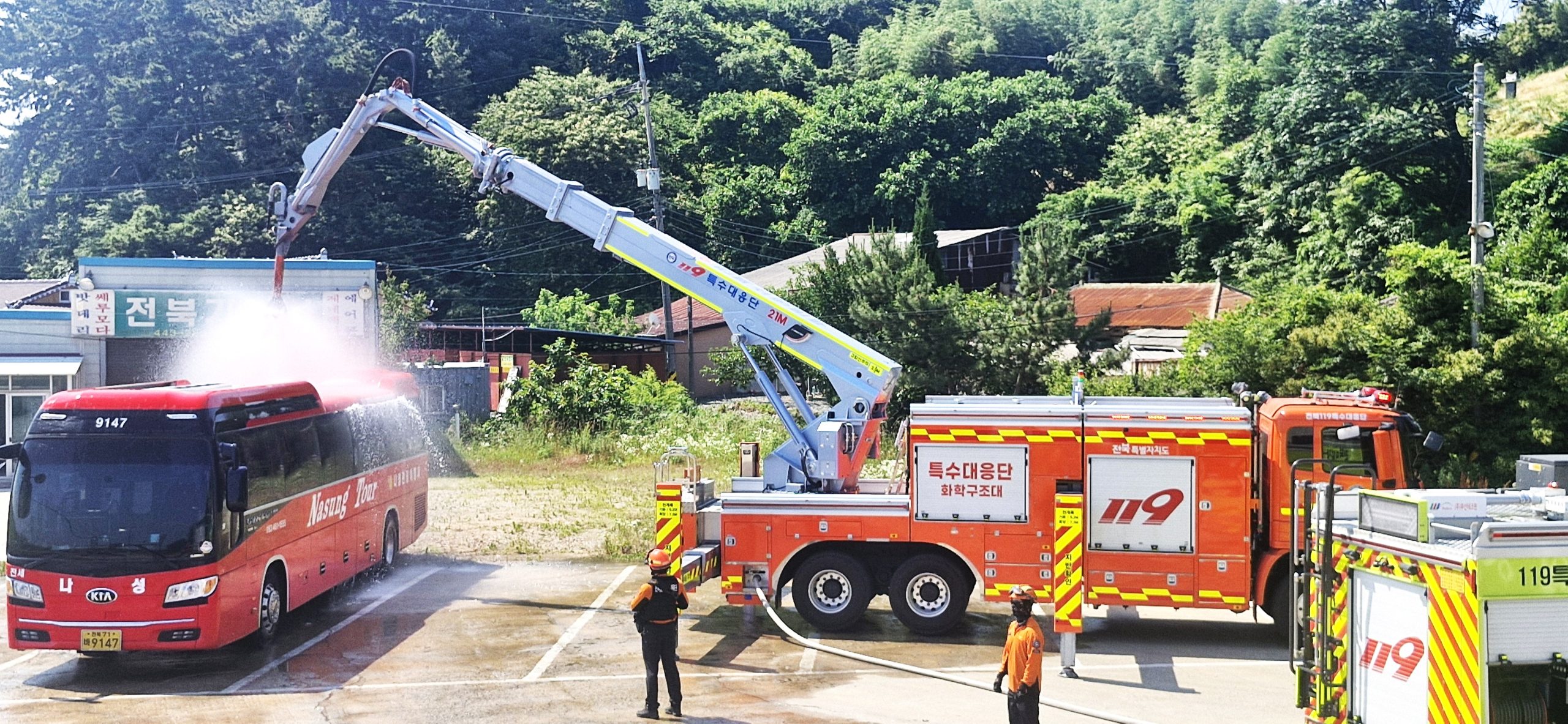 전북소방본부, 고위험 전기버스 화재 대응훈련 실시 이미지(2)