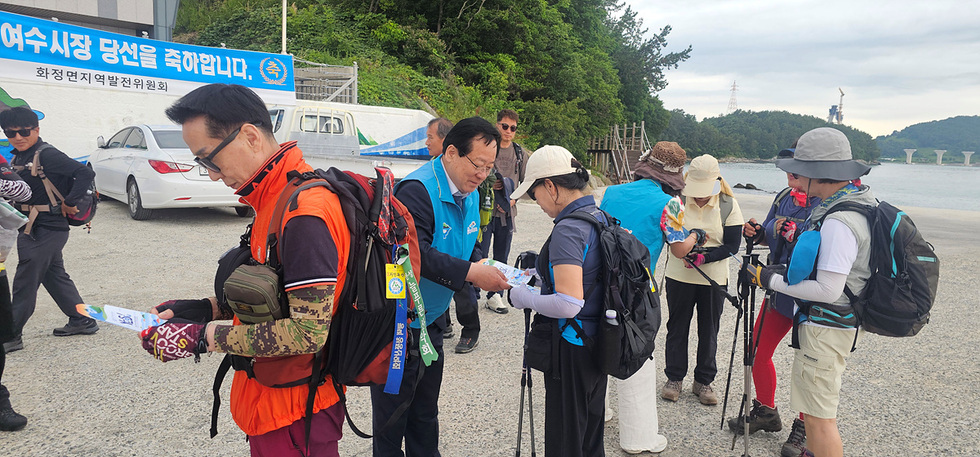 5-3 2026여수세계섬박람회 범시민준비위원회, 백야도·개도 일원 해안가 청결활동·섬박람회 홍보 캠페인 전개.jpg