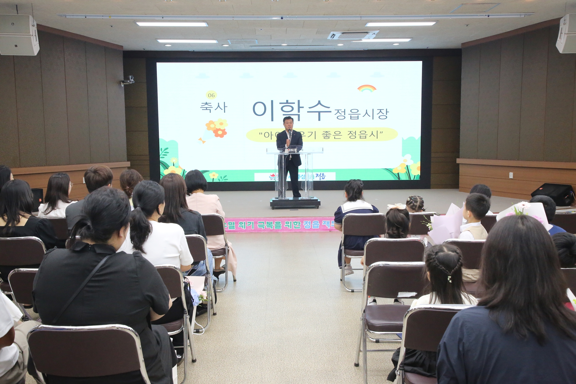 창의력 뽐낸 정읍 꼬마 화가들…어린이집 그림그리기 대회 시상식 성료 (2)