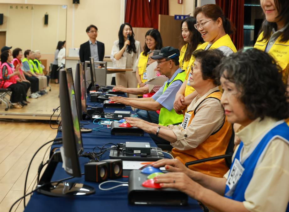 (6 29) 2 유성구 840여 명 동시 접속 어르신 두뇌배틀대회 사진2.jpg