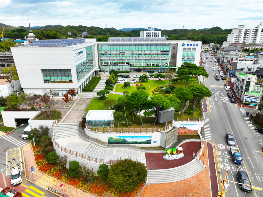 1-4. 보성군이 11일 농림축산식품부 주관 ‘농어촌 기본소득 시범사업’ 대상지로 최종 선정됐다_보성군청사 사진.jpg