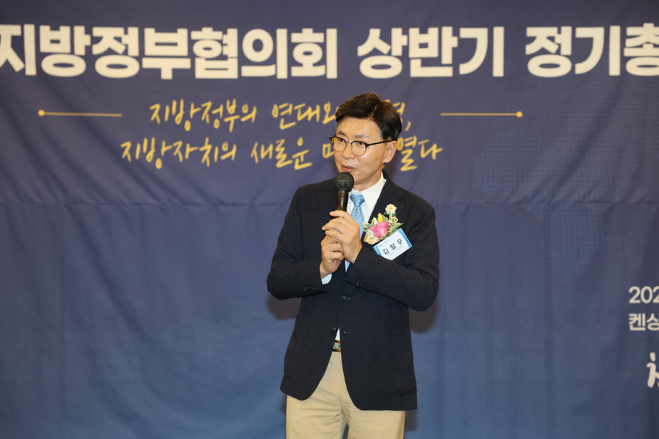 1-4.김철우 보성군수, '참좋은지방정부협의회' 제6대 회장 취임_신임 협의회장 으로 선출된 김철우 보성군수가 인사말씀을 하고 있다.jpg