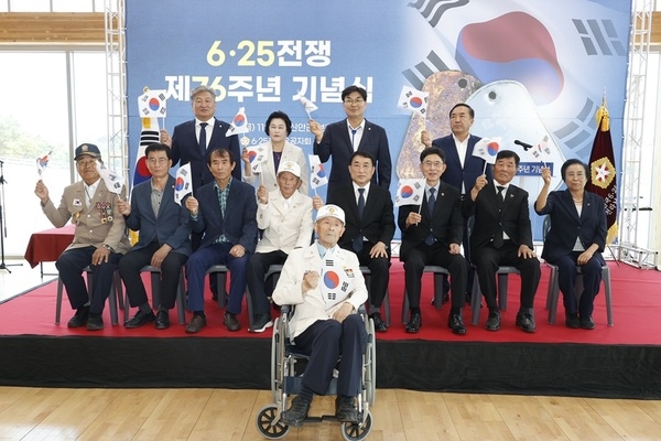 신안군, 6·25전쟁 제76주년 기념식 개최..