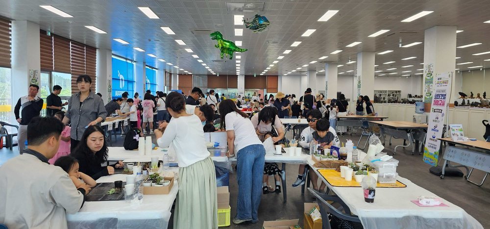 ‘연꽃 보고, 나만의 굿즈 만들고’무안군 메이커스페이스 체험 프로그램 성료