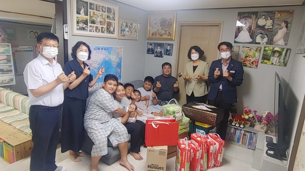 무안군, 다자녀 출산가정 방문해 다섯째 자녀 탄생 축하