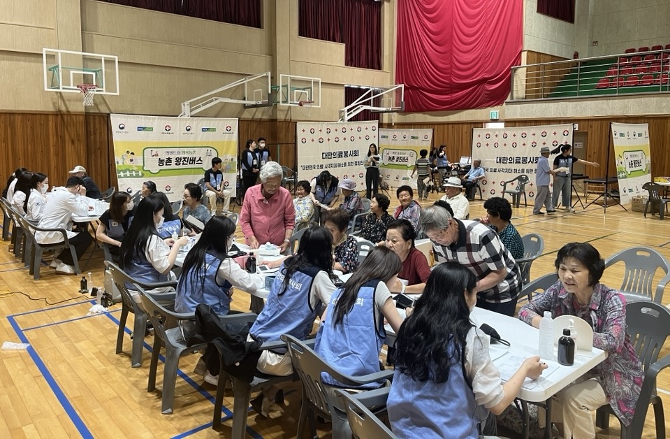 부안군, 농촌 의료 공백 해소 농촌왕진버스 운영 2번째 이미지