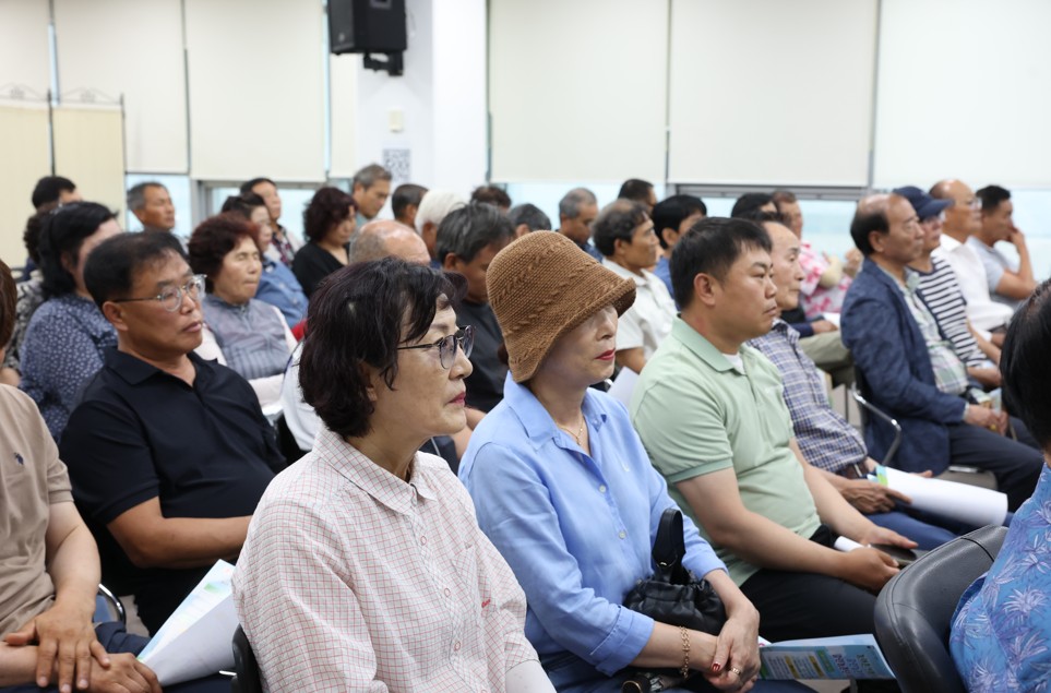 부안군, 2026년 농어촌 쓰레기 수거지원 사업 필수 안전교육 실시 3번째 이미지