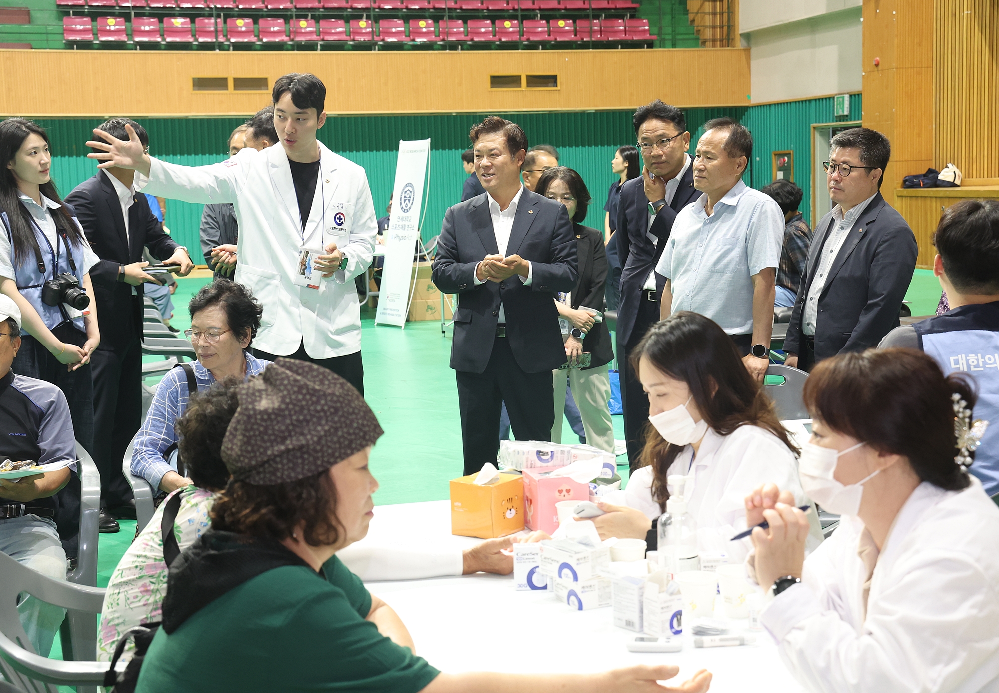 병원 대신 농촌 현장으로…정읍 ‘왕진버스’ 의료 공백 메운다 (4)