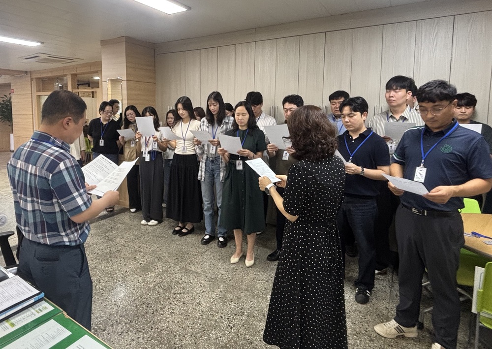 무안군 민원실, 친절행정 실천 다짐… 군민 만족도 높인다