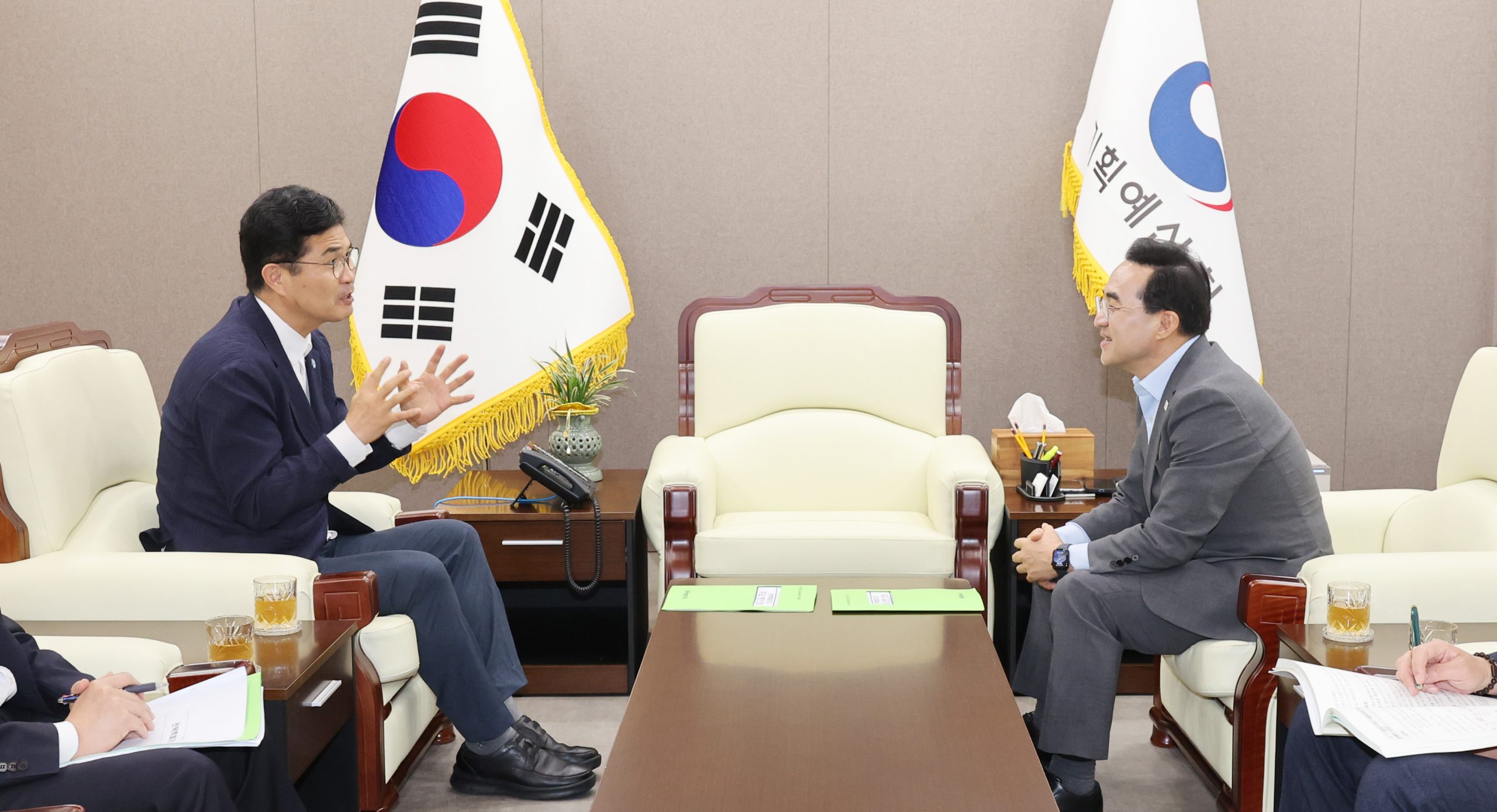 이원택 지사, 기획예산처 장관 만나   3조 4,500억 규모 5대 핵심 사업 건의 이미지(2)