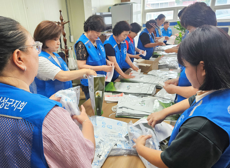 3-2. 보성군, 한국자유총연맹과 함께 취약계층 ‘여름 이불 나눔’_보성군은 지난 14일 관내 취약계층의 건강한 여름나기를 지원하기 위한 ‘이웃사랑 지역봉사 여름 이불 나눔’을 실