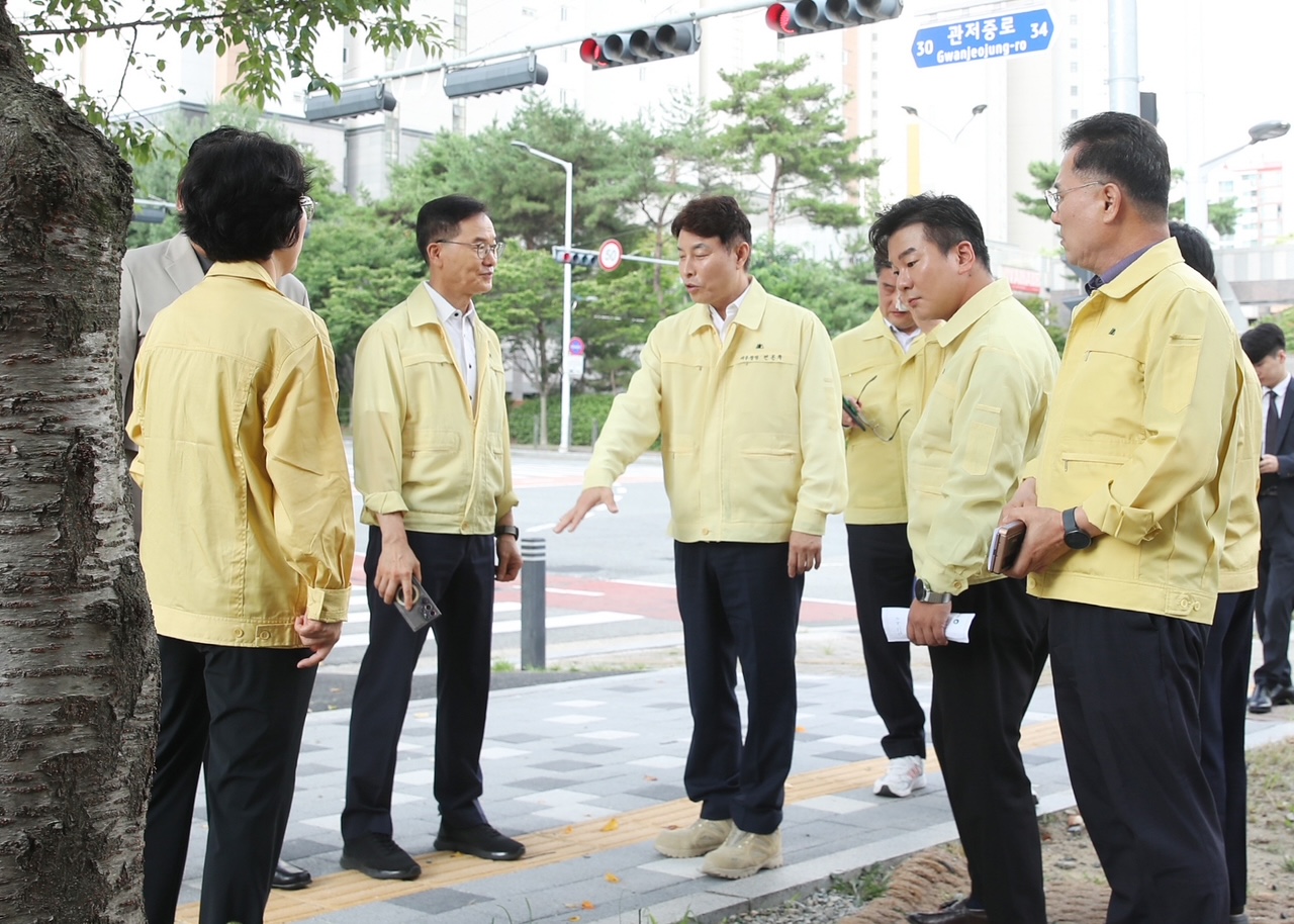 전문학 서구청장, 관저동 신규 노상주차장 현장 점검