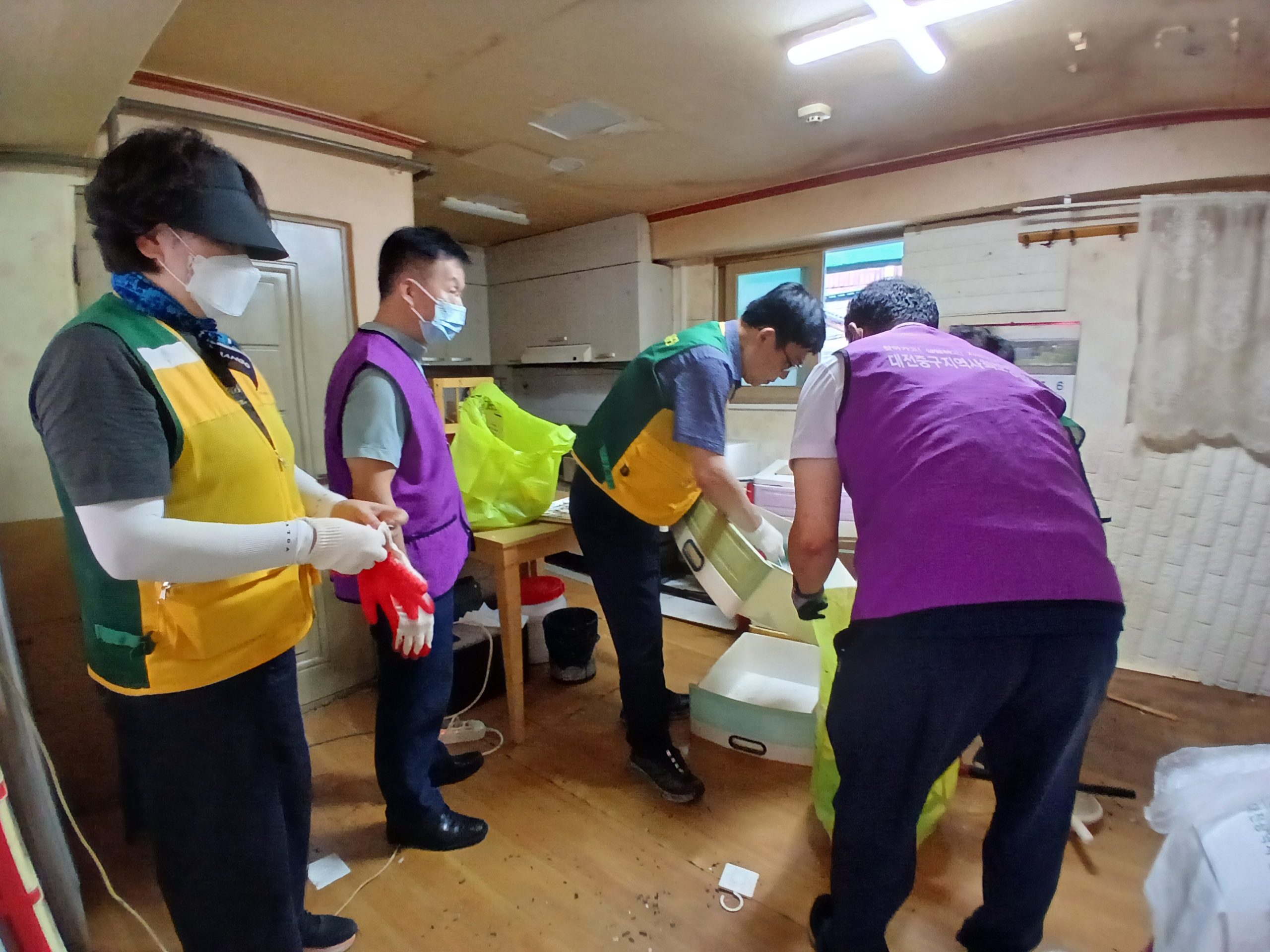 유천2동, 자생단체와 함께 독거노인 사망자 유품정리 및 주거환경 정비 실시