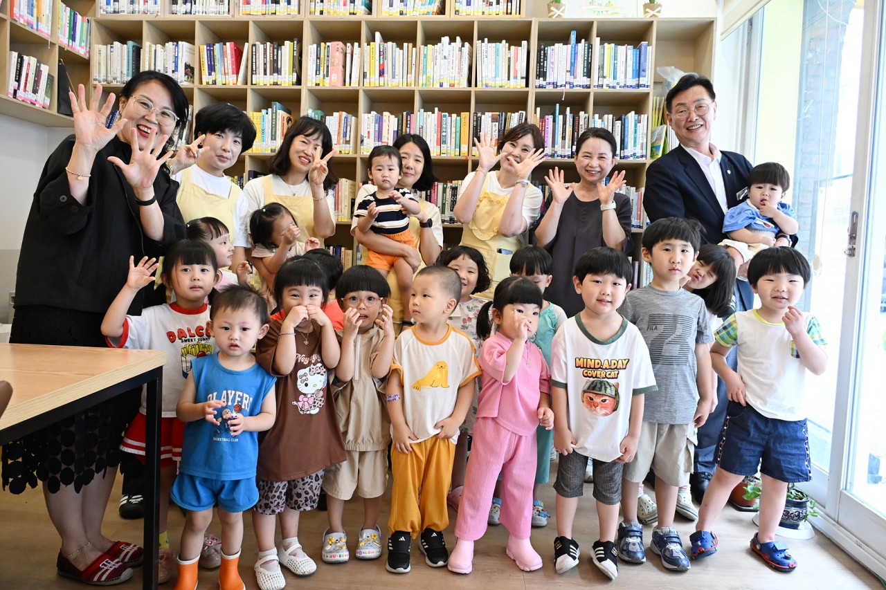 유천2동 대전한빛작은도서관, 초복 맞이 독거노인·경로당 어르신들께 삼계탕 식사 대접