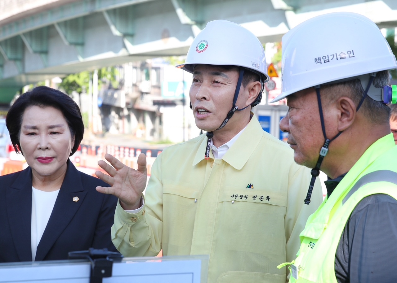 전문학 서구청장, 출근길 정림동 트램 공사 현장 방문