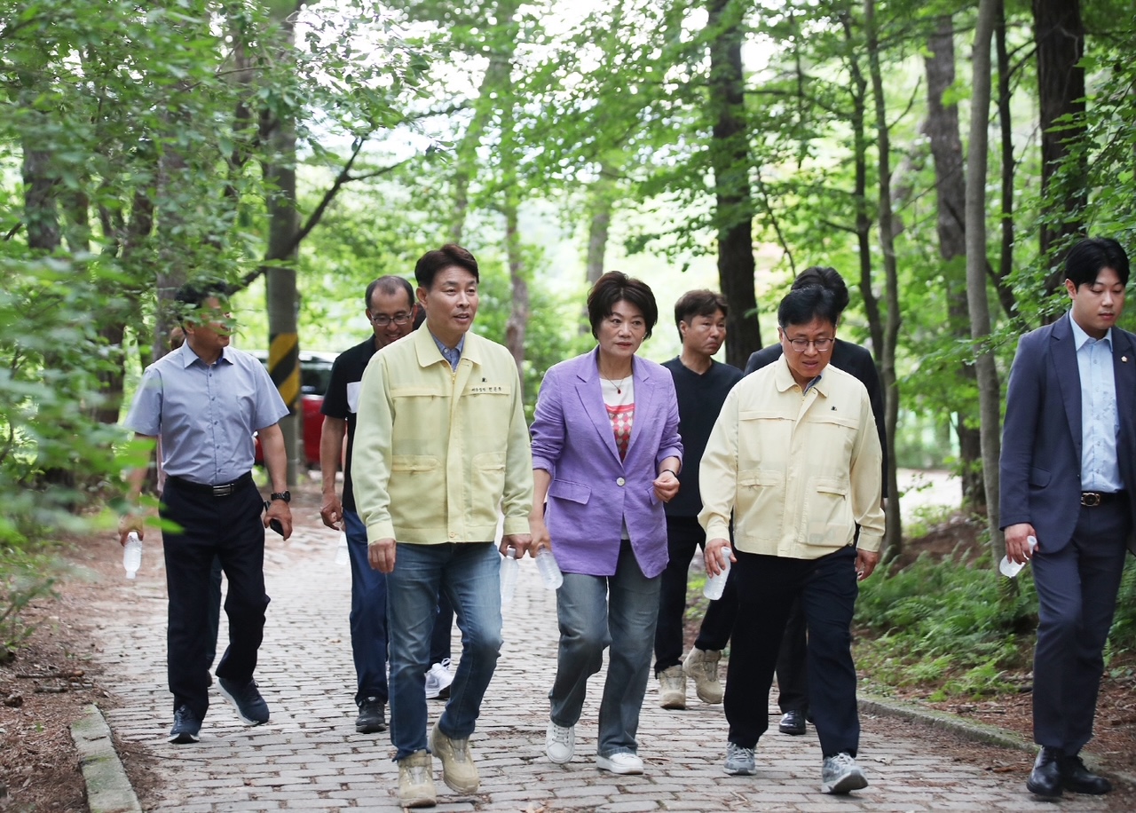 전문학 서구청장, 도솔산 등산로 점검… “쾌적한 산행 환경 조성”