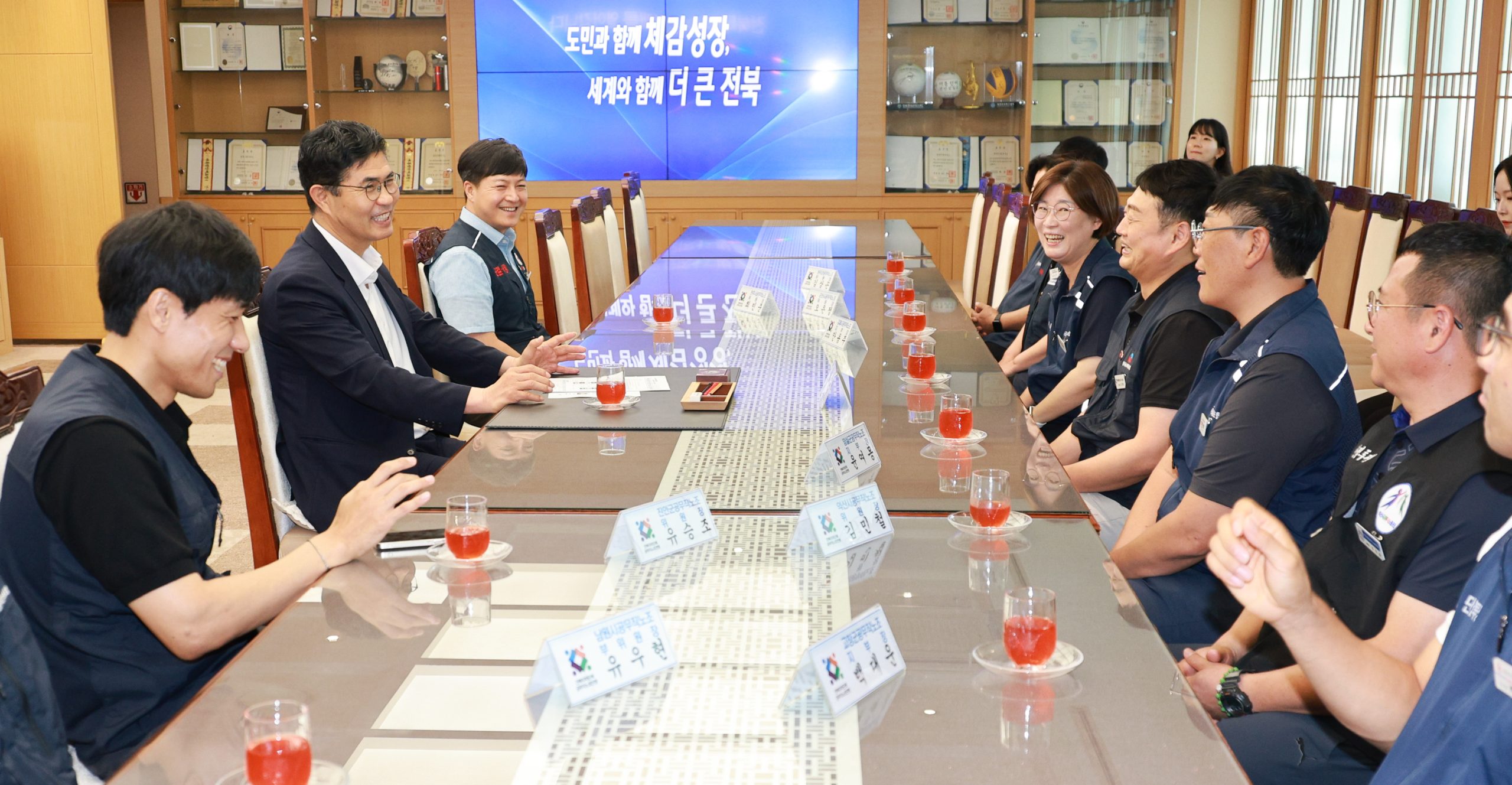 전북자치도, 공무직노조와 소통 강화…노사 상생협력 기반 마련 이미지(2)
