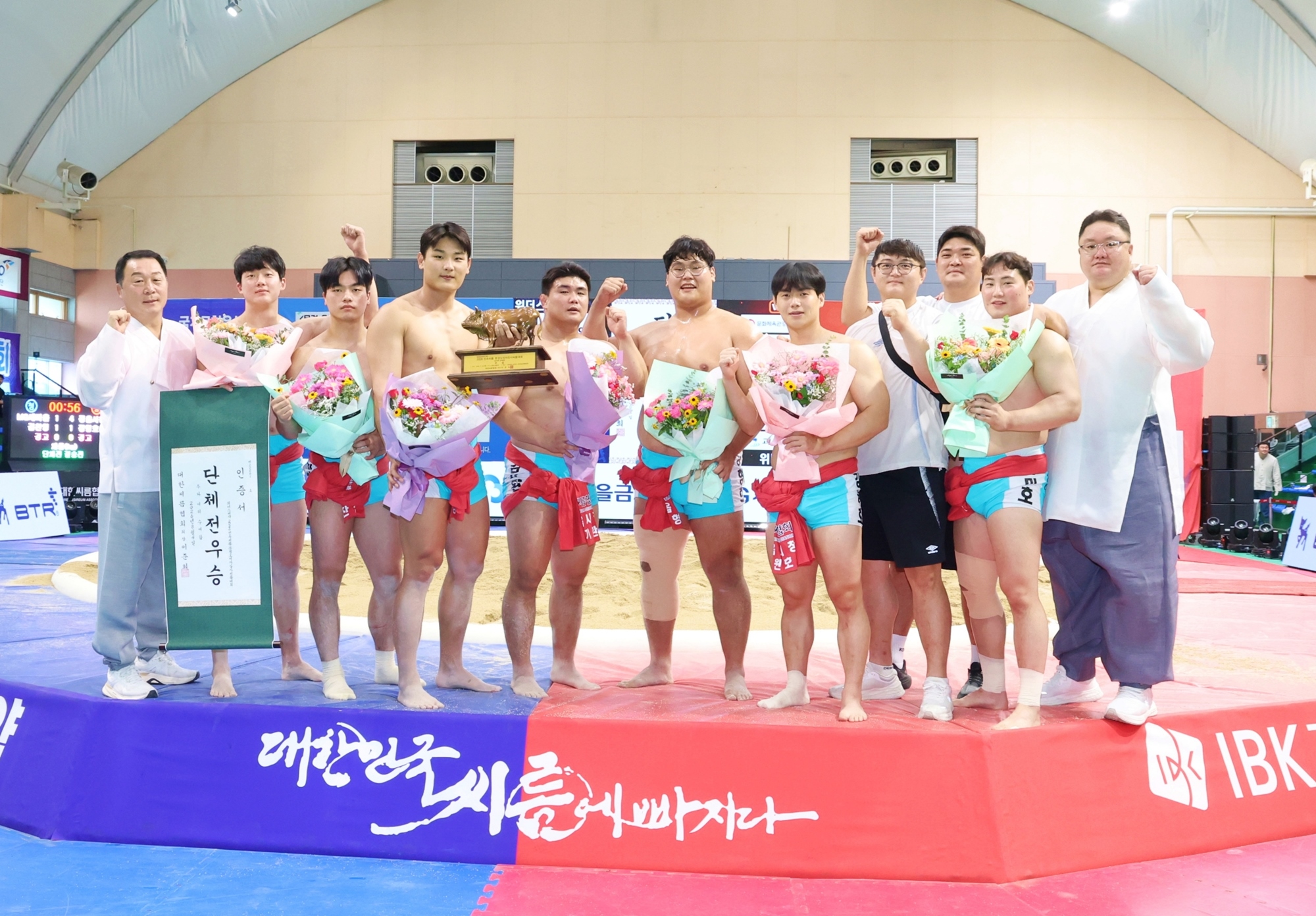 문경 모래판은 ‘정읍 천하’…단풍미인씨름단, 단체전 정상 (2)