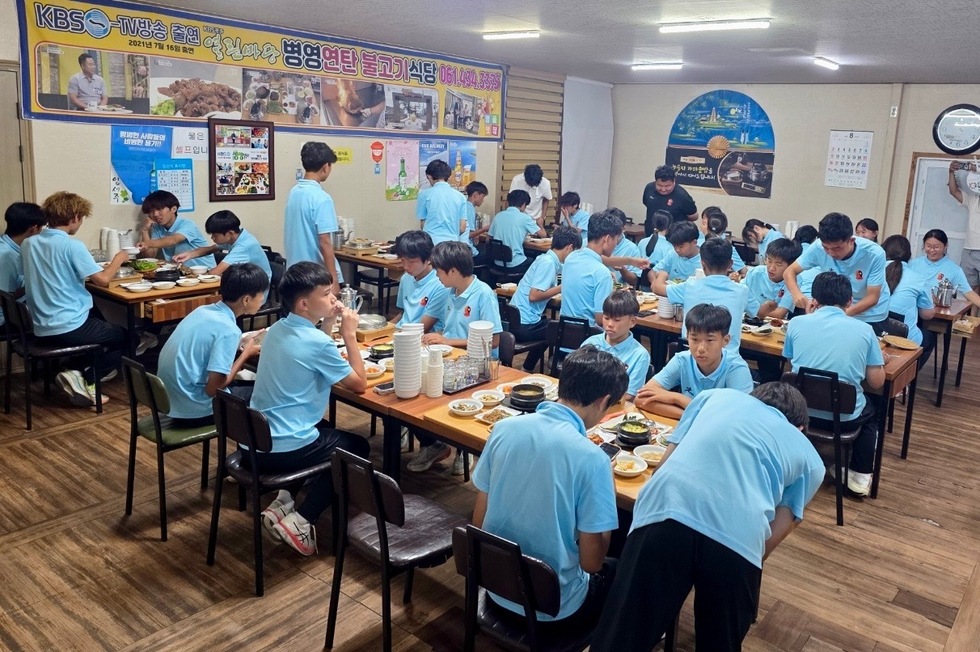 중국 선수단이 전지훈련 기간 중 강진을 체험하고 있는 모습.