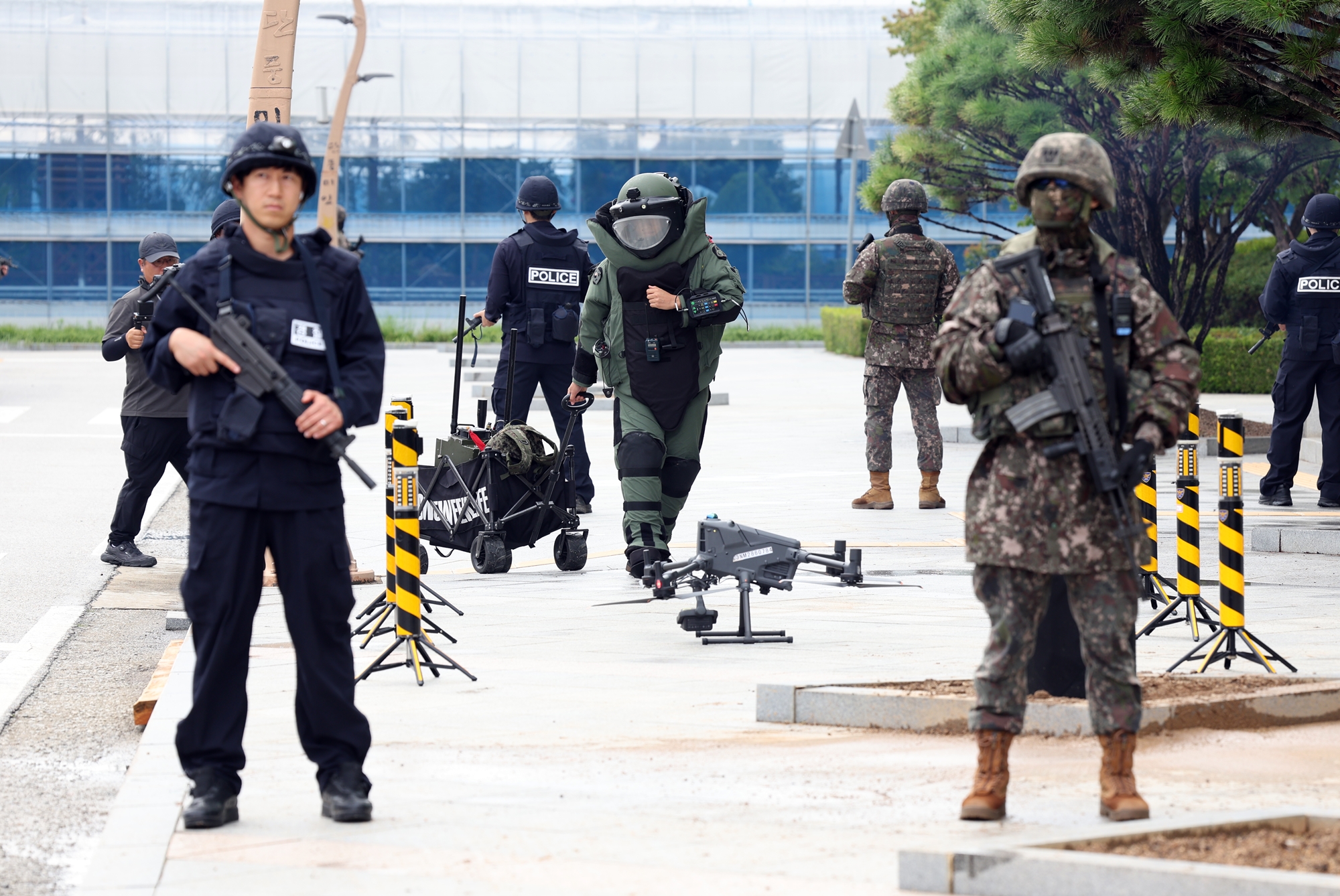 자폭 무인기가 정읍 제2청사 공격…160명 실전 대응훈련 (3)