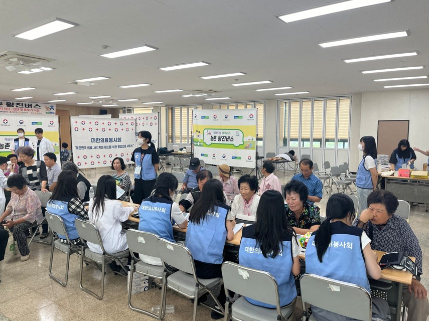부안군, 농촌 의료 공백 채우는 농촌왕진버스 운영 2번째 이미지