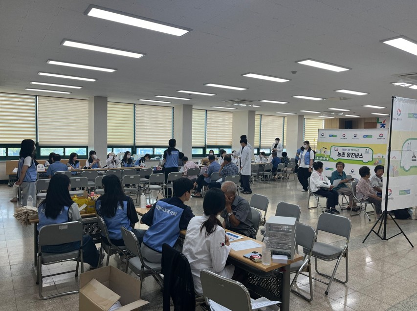 부안군, 농촌 의료 공백 채우는 농촌왕진버스 운영 3번째 이미지