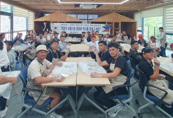 떡 만들고 내장산 걷고…정읍 외국인 계절근로자 45명 문화체험 (3)