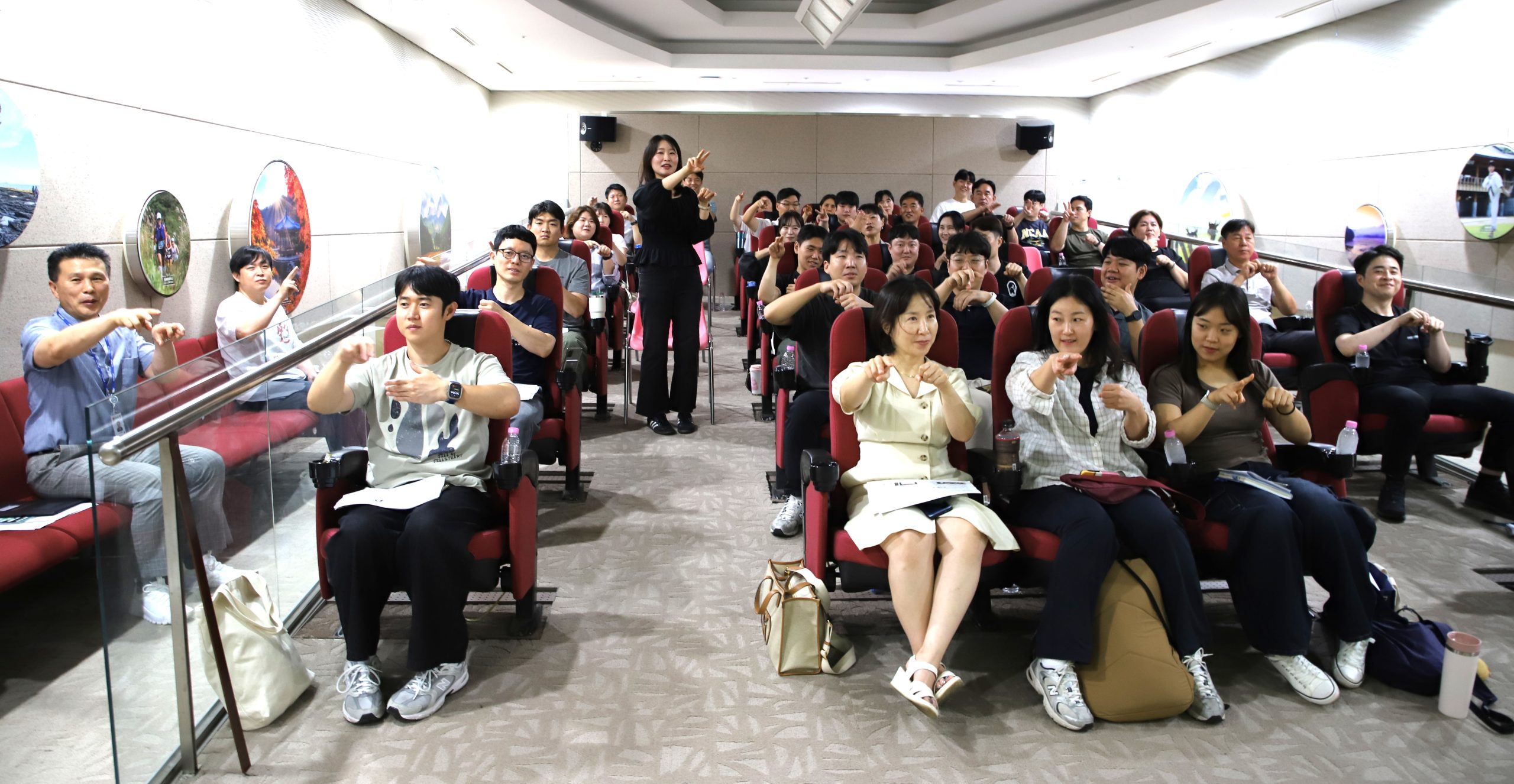 “수어로도 통합니다” 119상황요원 전원 수어교육, 청각·언어장애인 신고 대응 강화 이미지(2)