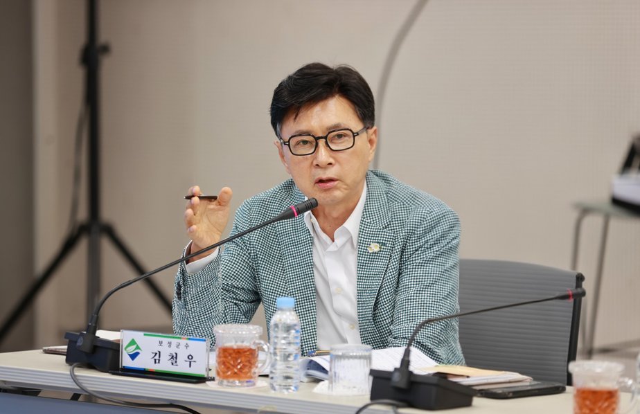 1-2. 보성군은 김철우 군수가 지난 26일 청와대 충무실에서 열린 ‘제10회 중앙지방협력회의’에 기초지방정부 대표로 참석했다_사진은 지난해 9월 16일 민선8기 제8차 전남시장군