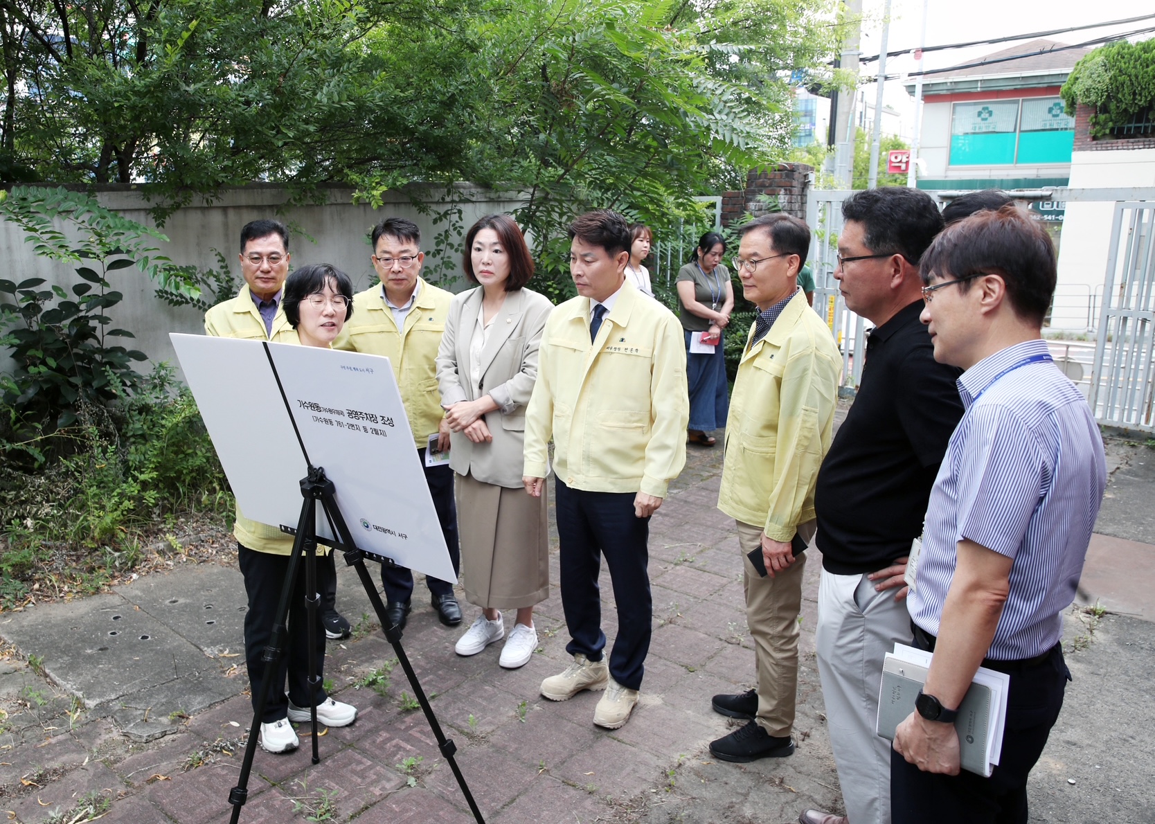 전문학 서구청장, 가수원동 공영주차장 조성지 점검