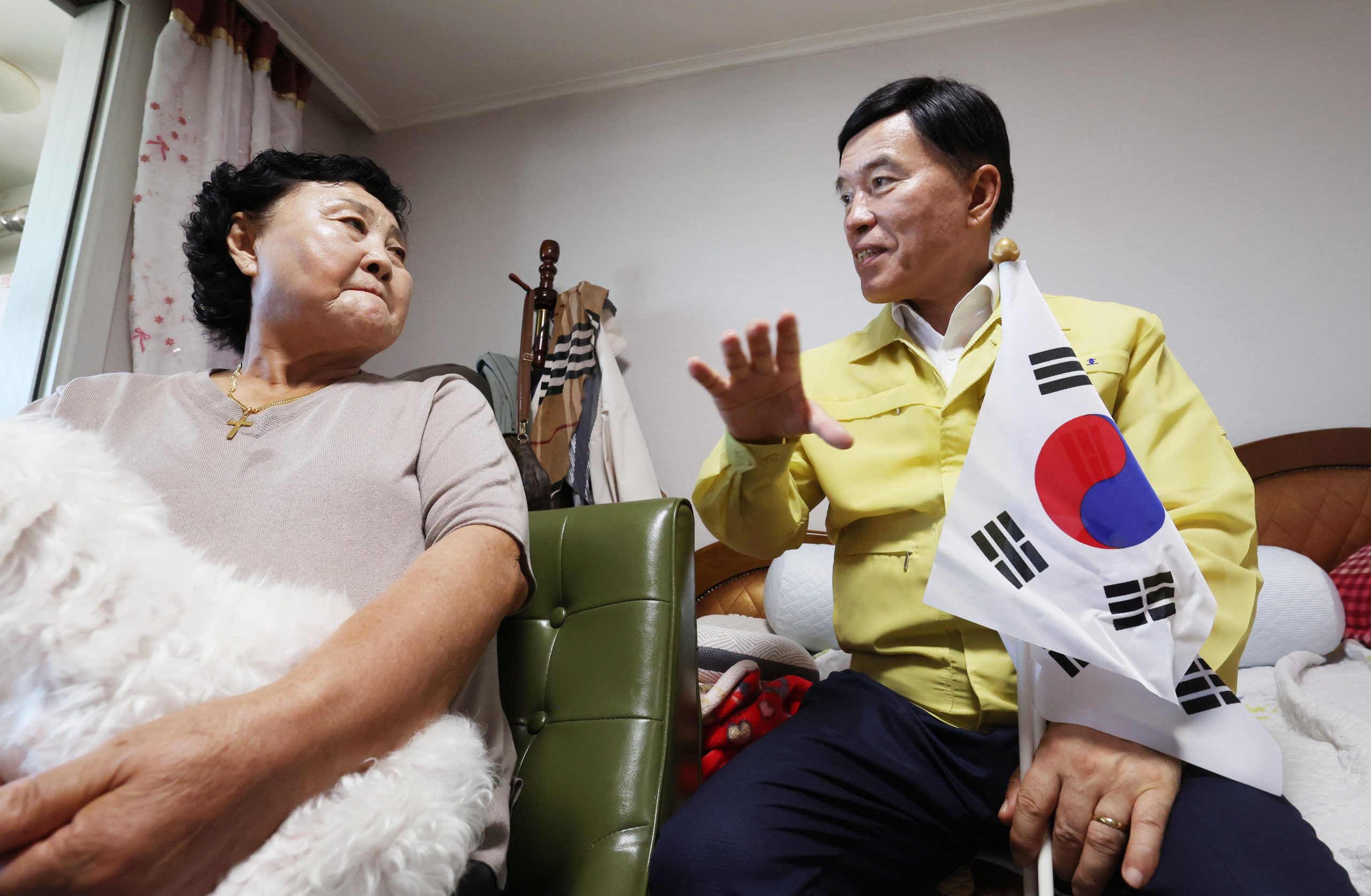 황인호 대전 동구청장, 광복절 앞두고 독립유공자 유족 위문