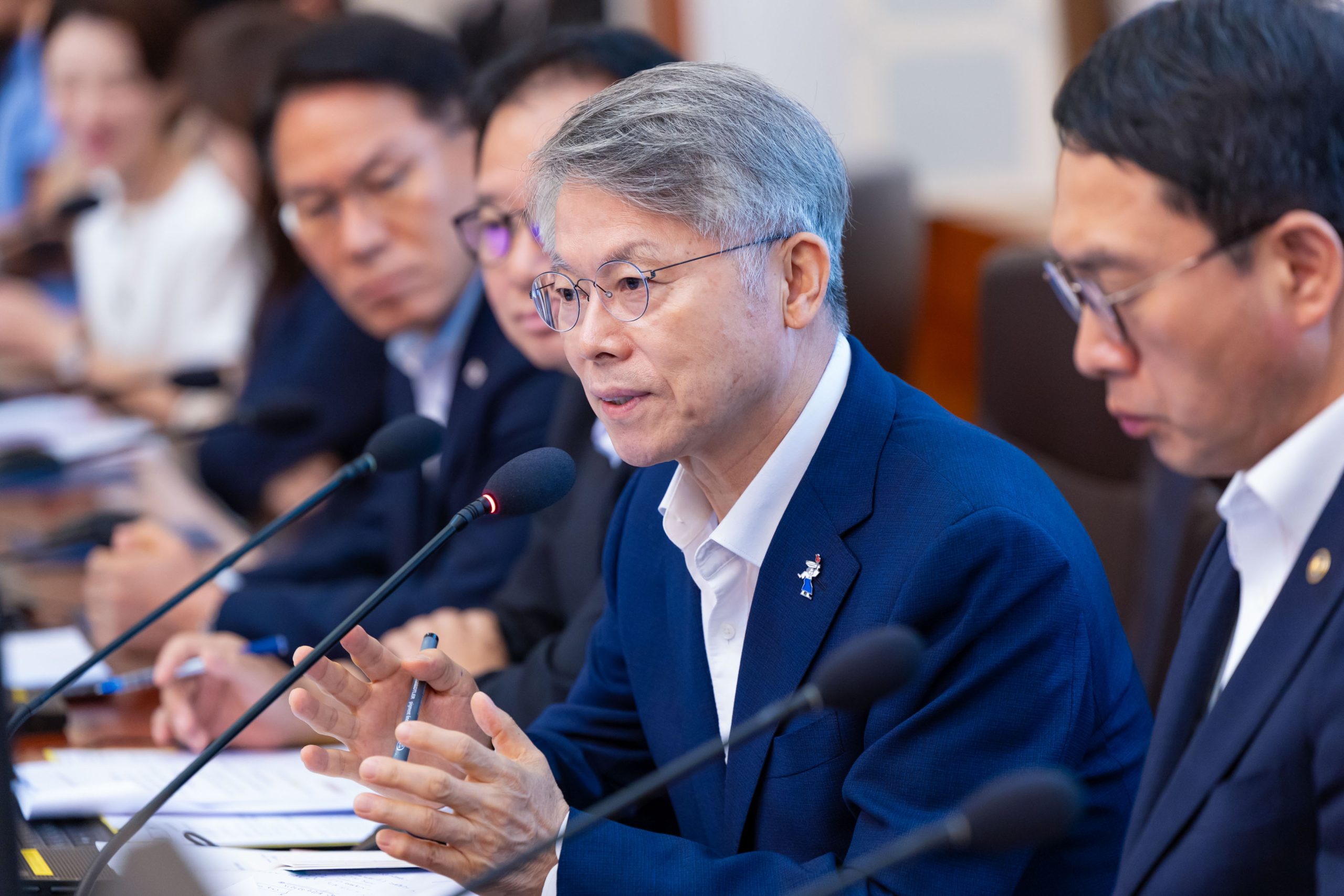 민형배 전남광주통합특별시장이 4일 오전 서울 청와대에서 열린 제34회 국무회의에 참석해 지역현안을 건의했다. /청와대 제공