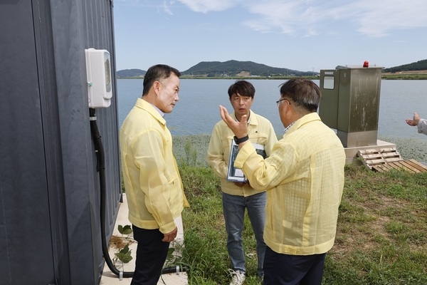 신안군, 가뭄 장기화에 ‘총력 대응’… 김태성 군수, 현장 점검 나서..