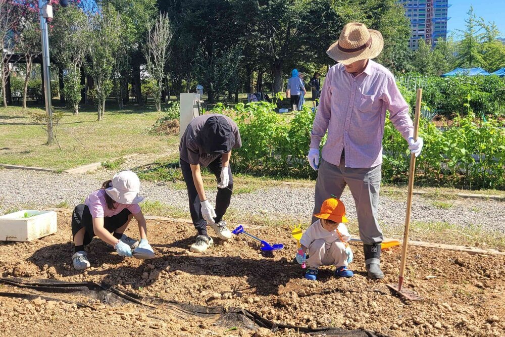 모종 나누고 탄소 줄이고…나주시 공영텃밭 ‘어울림 한마당’ 첨부 이미지 2