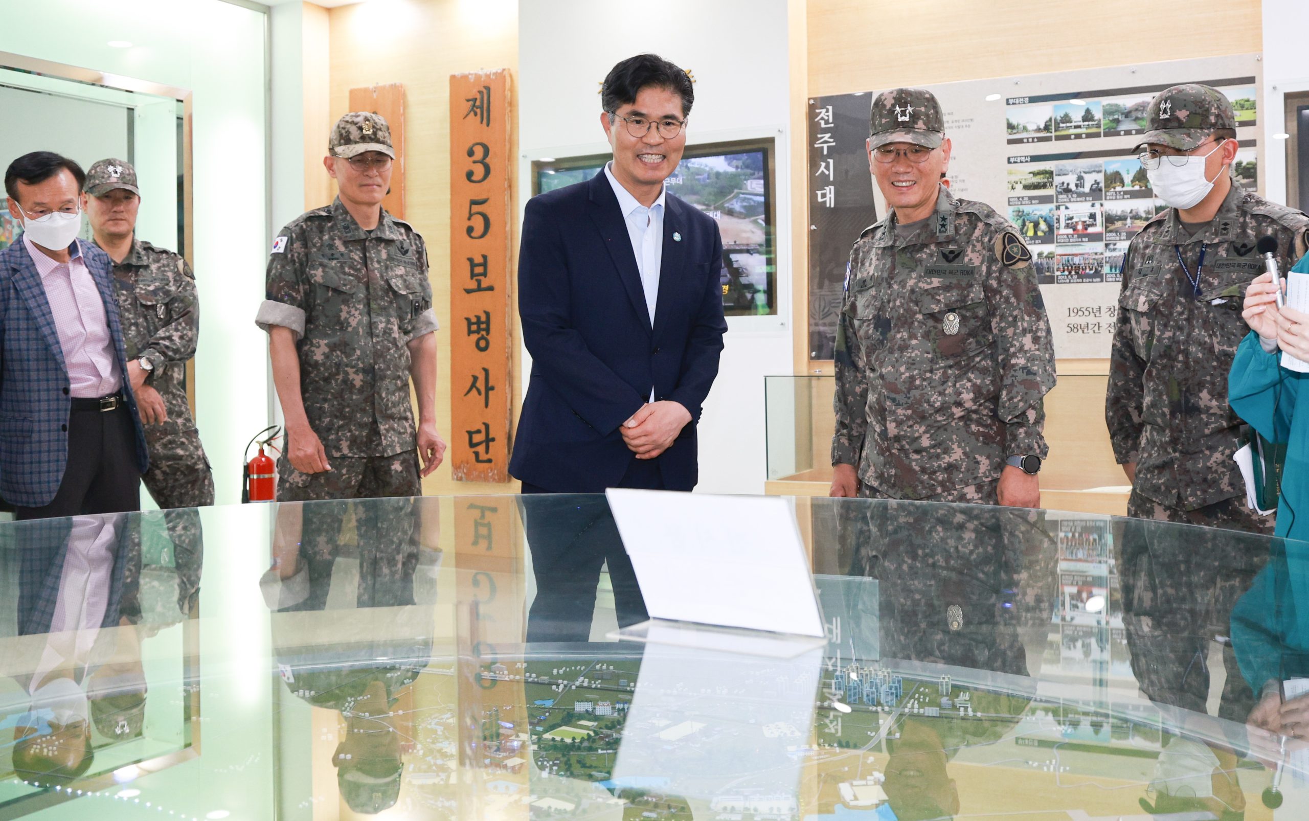 전북자치도, 추석 명절 맞아 군 장병·소방공무원 방문 격려 이미지(3)