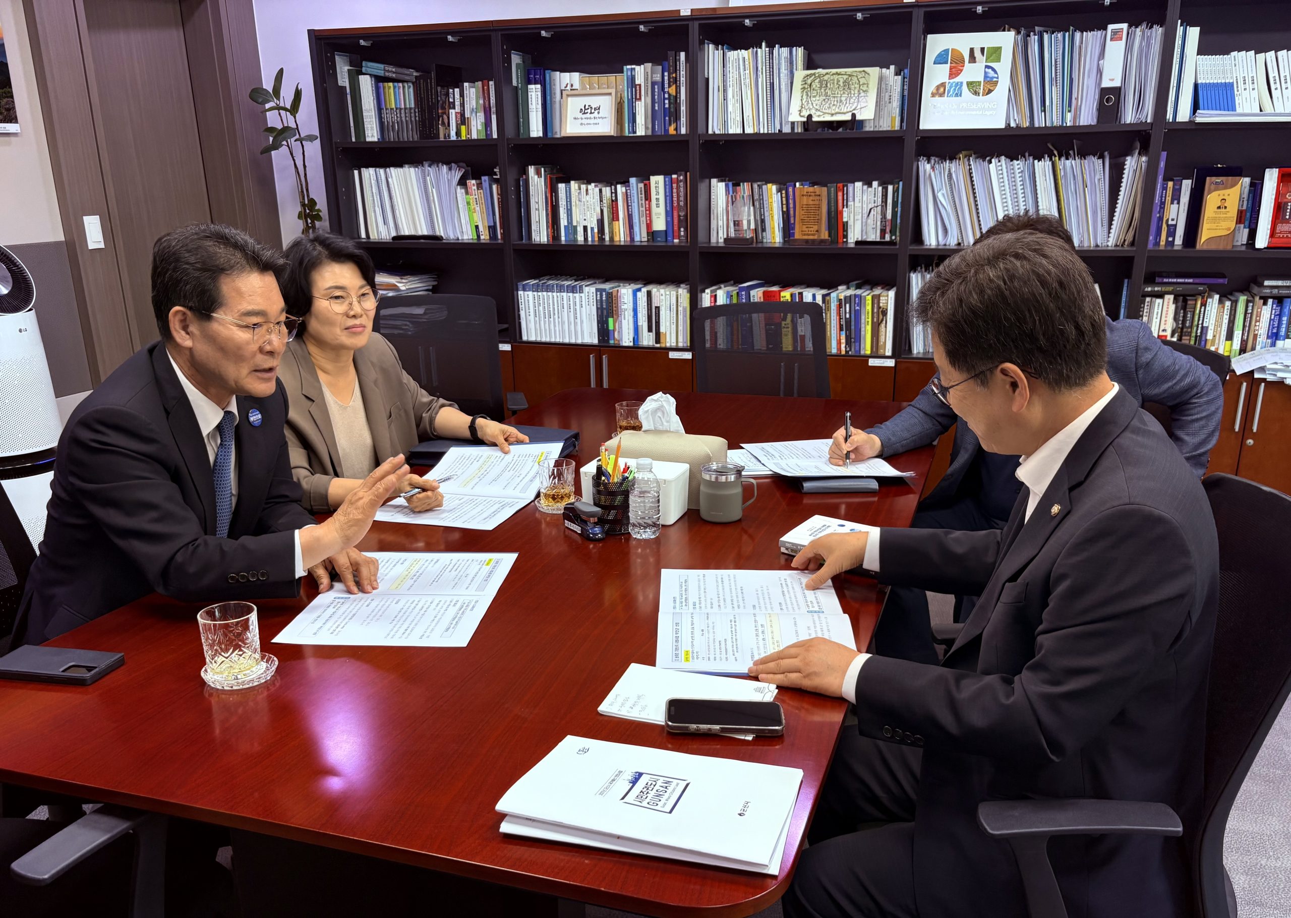 권익현 부안군수, 국회 방문 국가예산·군정현안 지원 건의 2번째 이미지