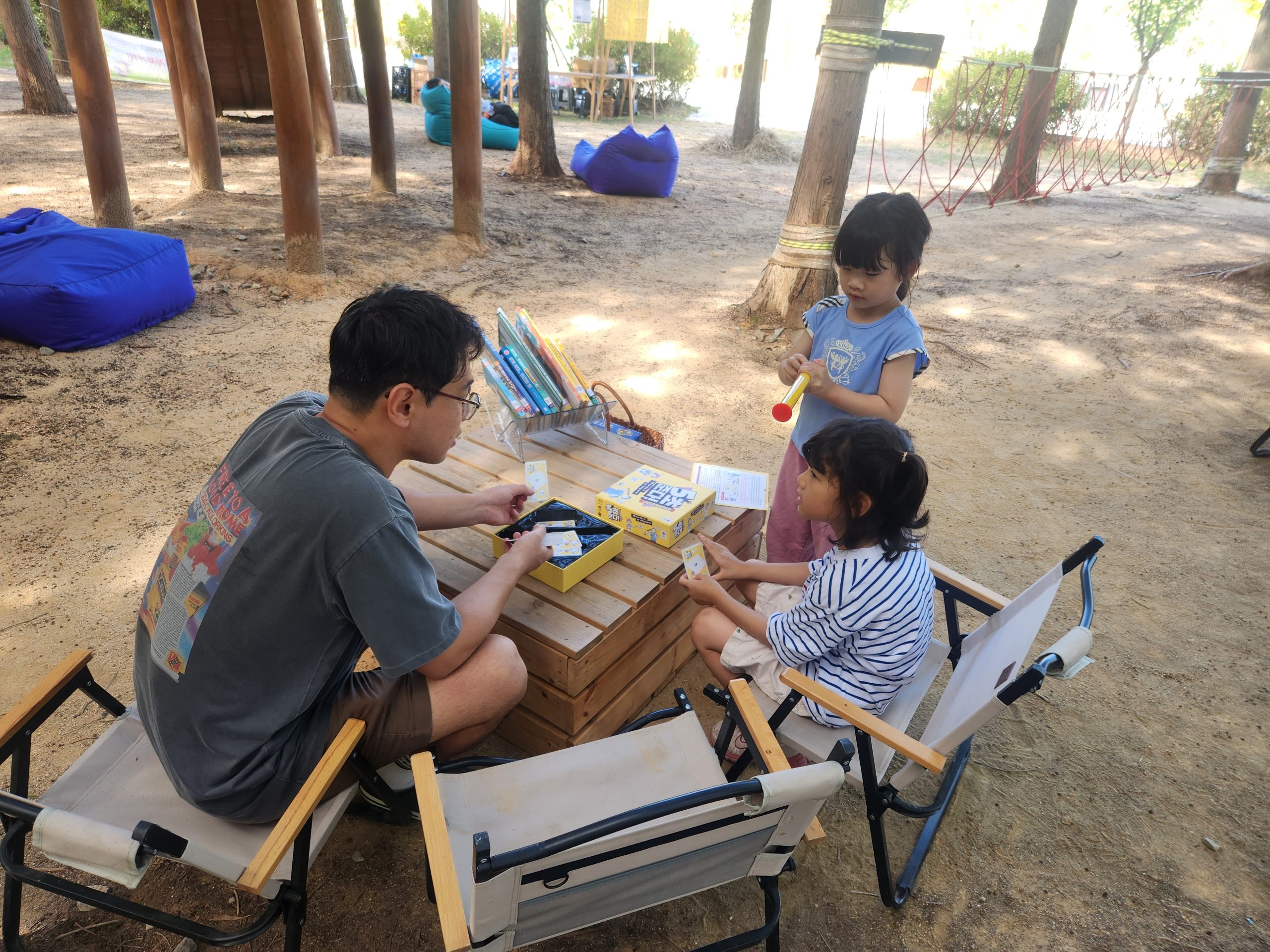 편백숲이 도서관으로…정읍 ‘쉼표, 숲속 야외도서관’ 호응 (2)