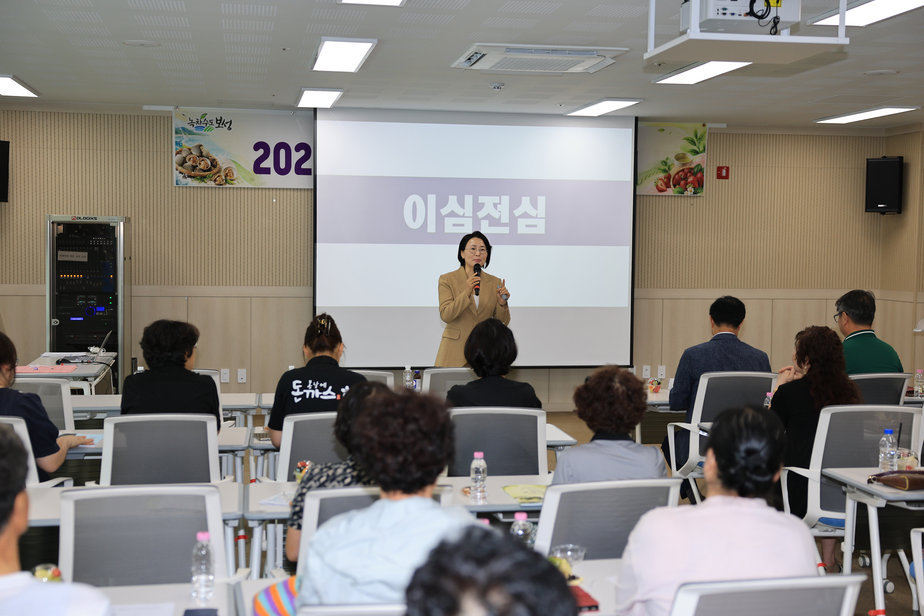 3-2. 보성군 관내 외식업 종사자 60명을 대상으로 보성행복마루에서 ‘2026 보성 미식 아카데미’ 개강식을 개최했다.jpg