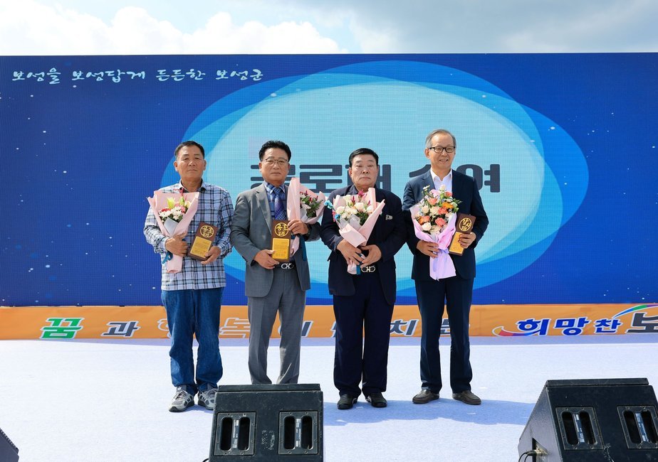 1-2. 보성군, 북부 4개면 하나된 ‘제19회 복성현 한마음 대축제’ 성료_지역 발전과 주민 화합에 이바지한 유공자 공로패·감사패 수여.jpg