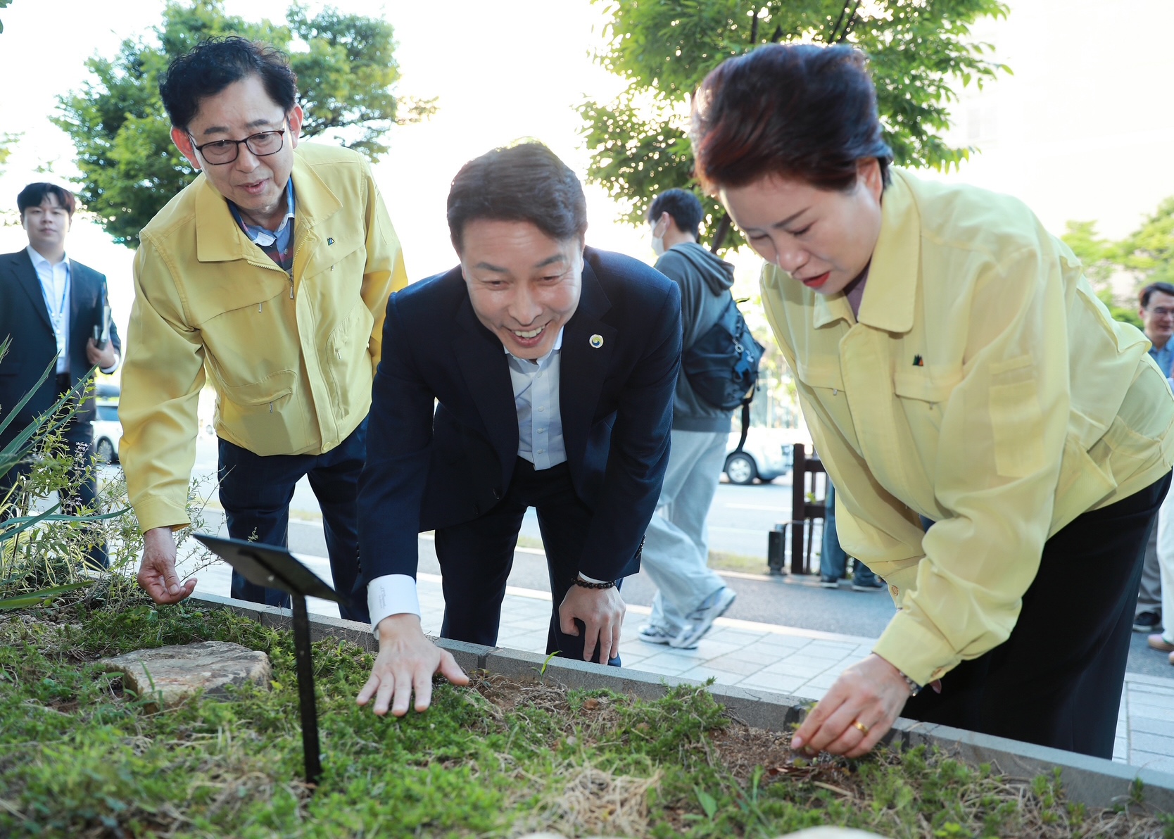 전문학 서구청장, 둔산동 대덕대로 녹지·휴게공간 조성지 점검
