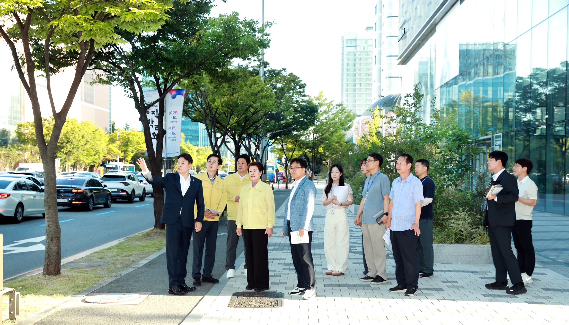 전문학 서구청장, 둔산동 대덕대로 녹지·휴게공간 조성지 점검
