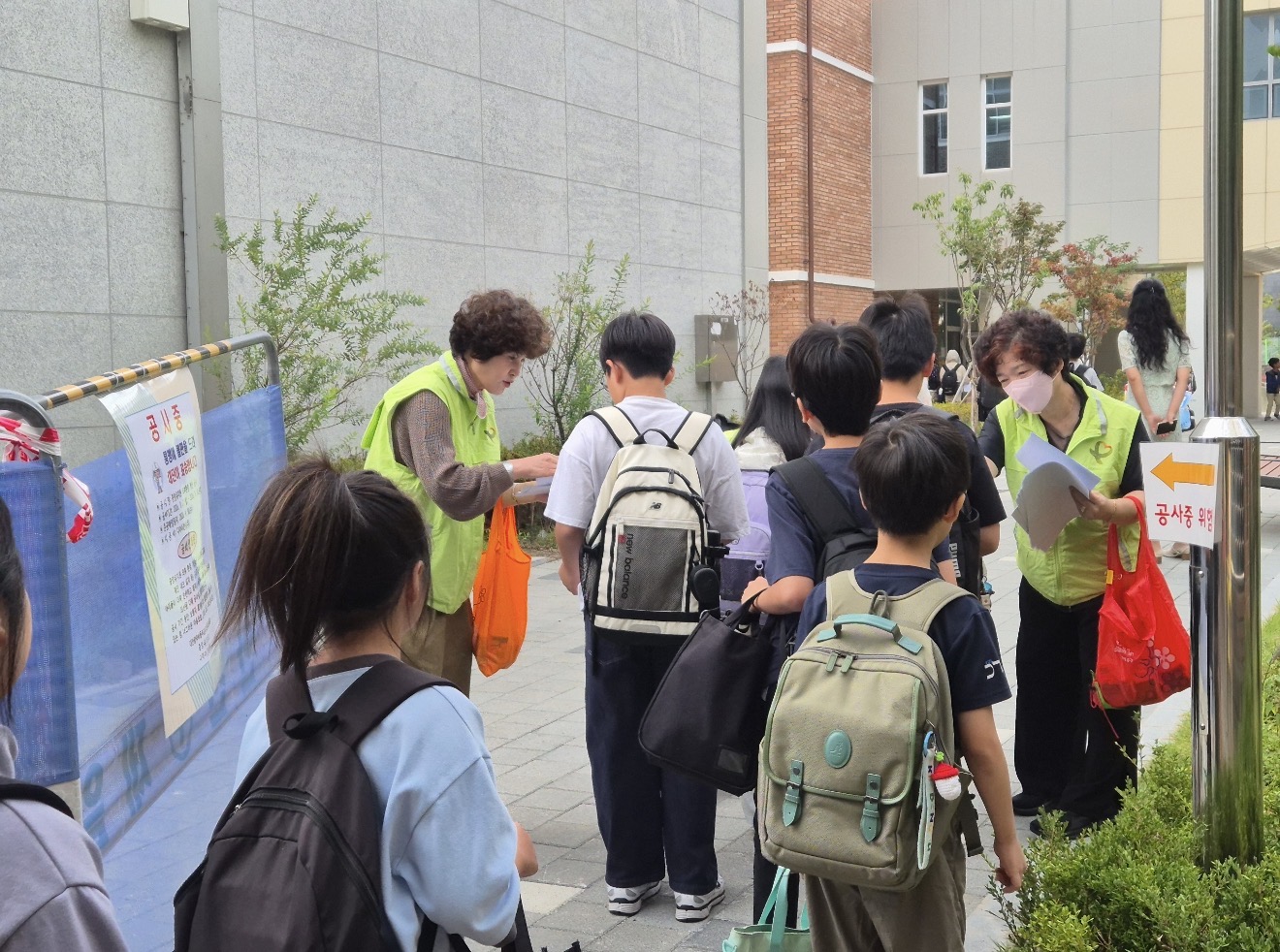 대전 중구, 개학기 맞아 초등학교 주변 안전점검의 날 캠페인 전개