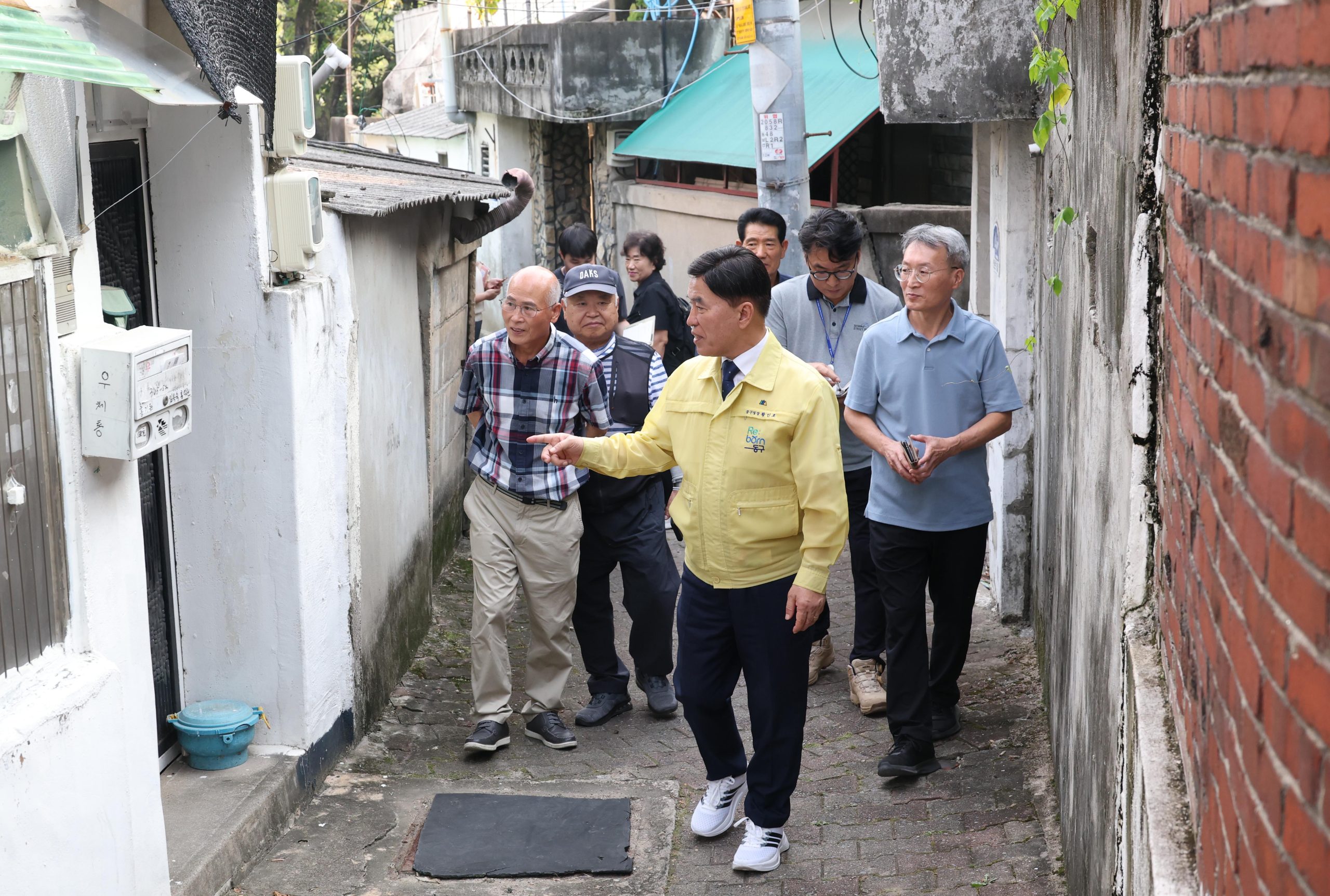 황인호 대전 동구청장, 소제구역 빈집 현장점검… 주민 안전 ‘꼼꼼’