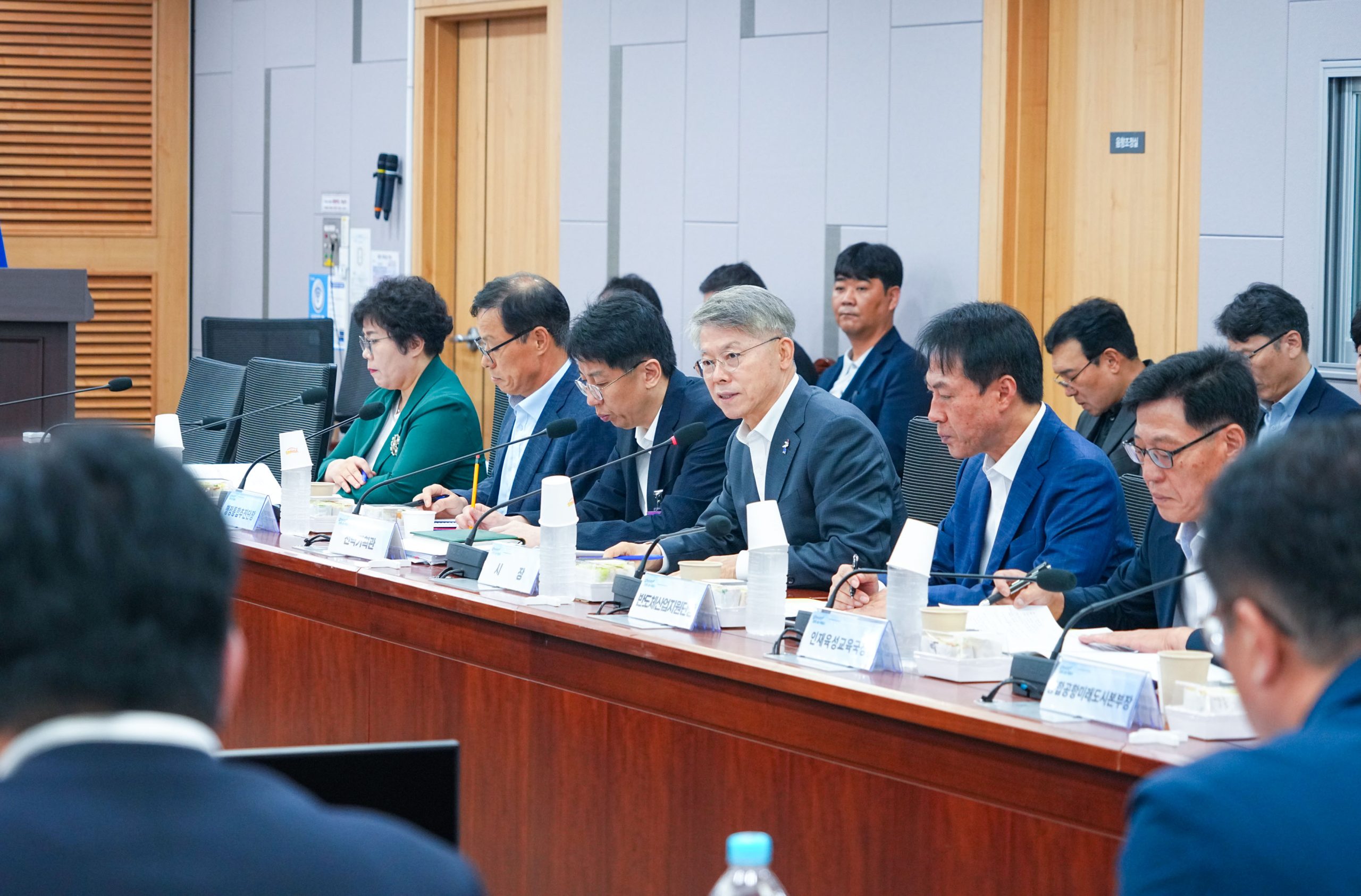 민형배 전남광주통합특별시장이 1일 오전 서울 국회의원회관에서 열린 ‘더불어민주당 전남광주통합특별시당-통합특별시 당정협의회’에 참석해 지역현안을 논의 하고 있다./전남광주통합특별시 제공