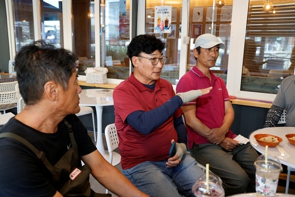 신안군-홍도 마을 이장단, 섬 관광 재도약 위한 ‘홍도 관광활성화 간담회’ 개최..