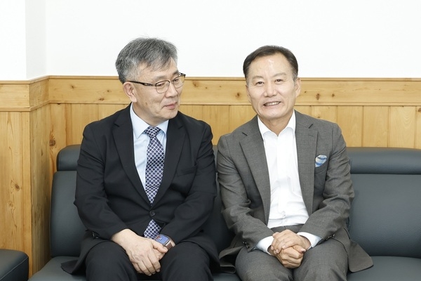신안군, 시니어 의사와 함께 의료 동행 첫걸음..